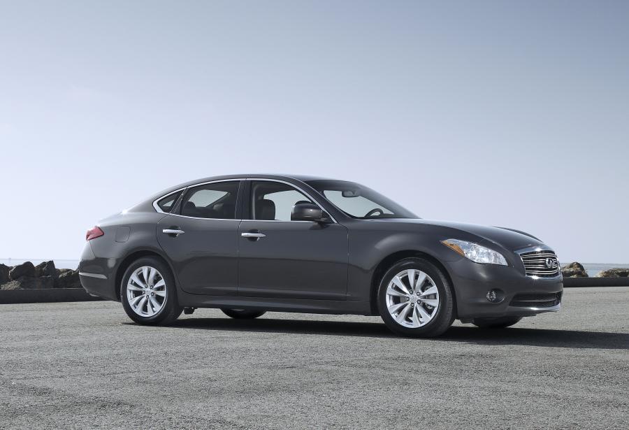  Infiniti M56 2010 года  (фото 29 из 34)